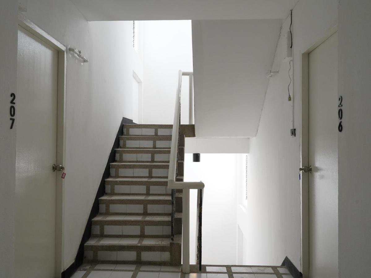 Roomquest It Square Don Mueang Airport Bangkok Exterior foto